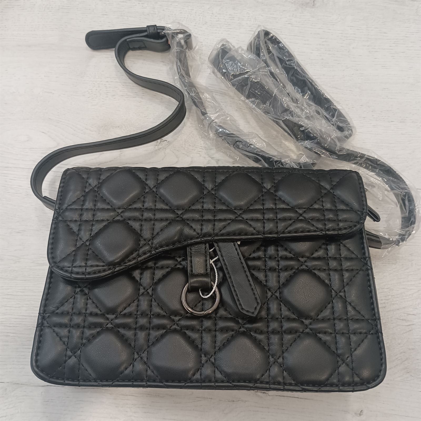 Bolso negro efecto acolchado - Imagen 1