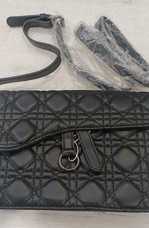 Bolso negro efecto acolchado - Imagen 1