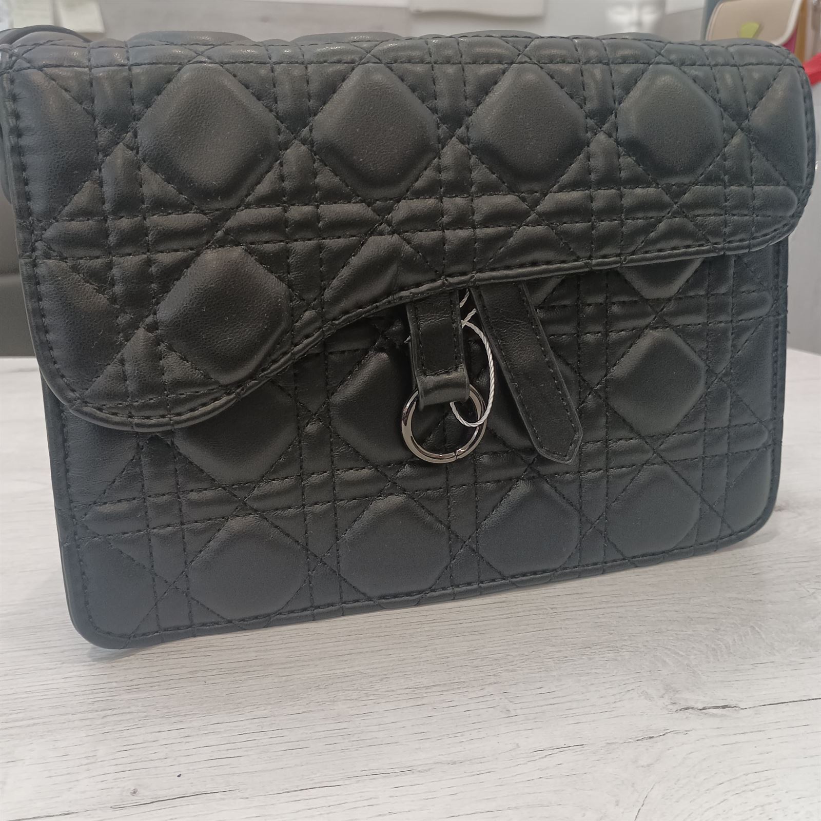Bolso negro efecto acolchado - Imagen 2