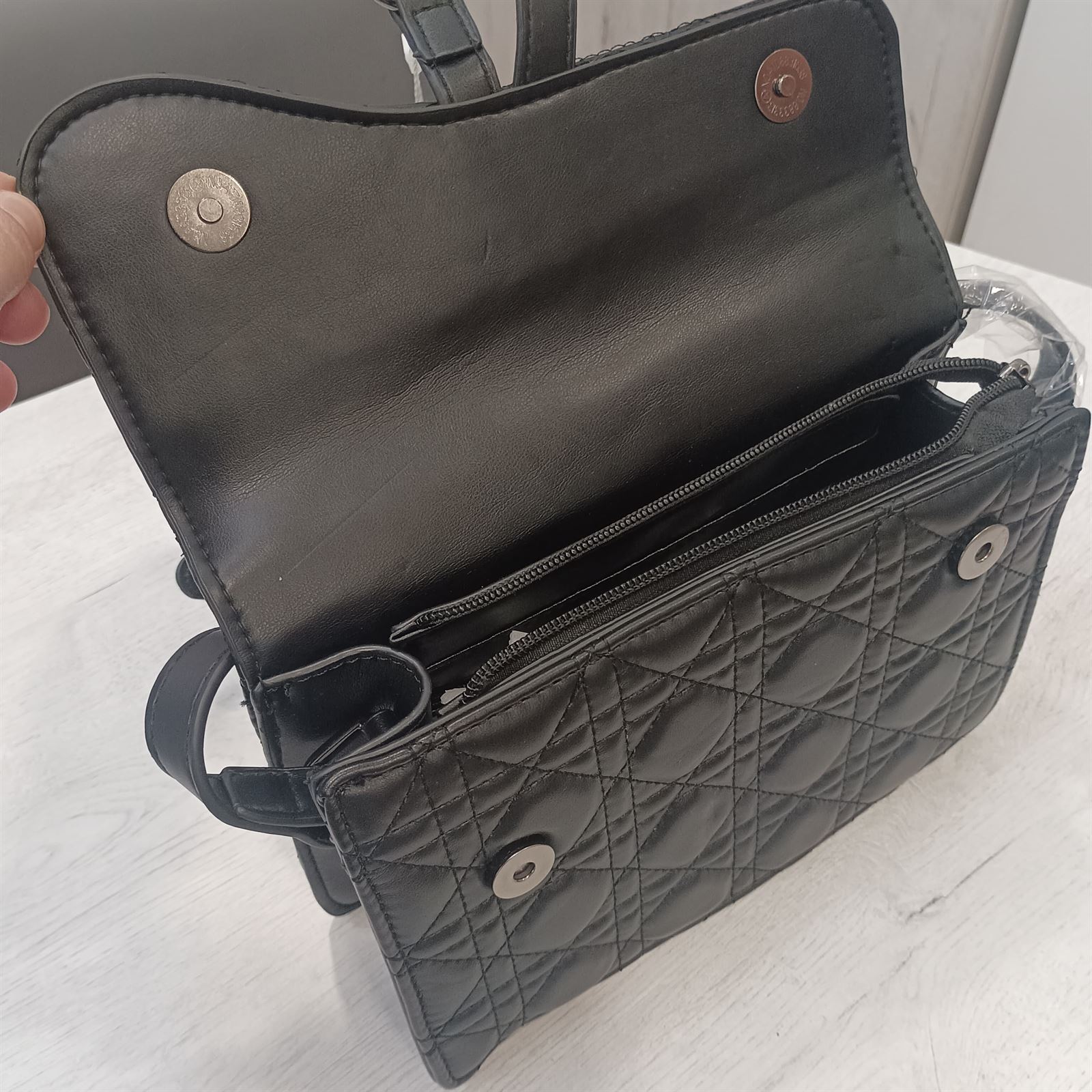 Bolso negro efecto acolchado - Imagen 3