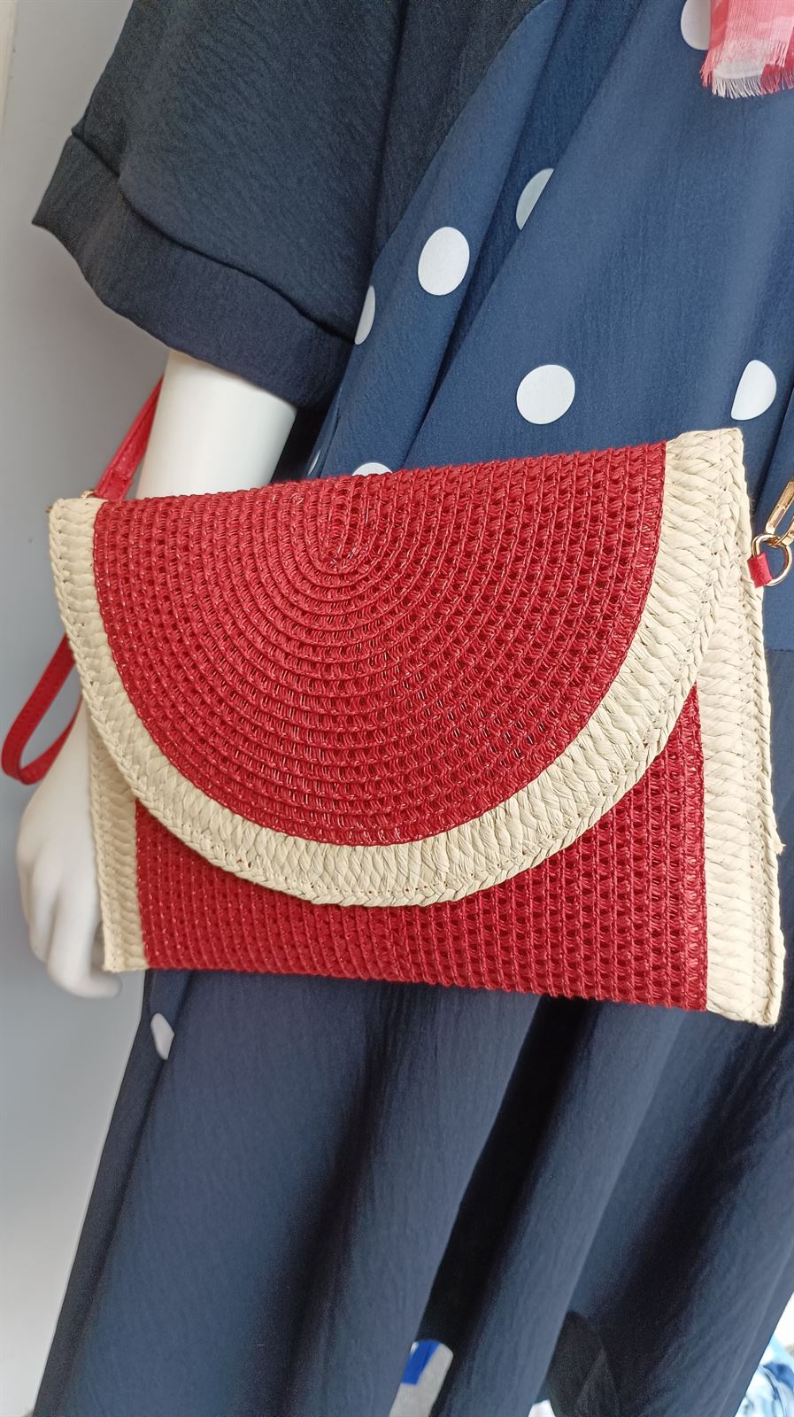 Bolso tipo sobre rojo - Imagen 1