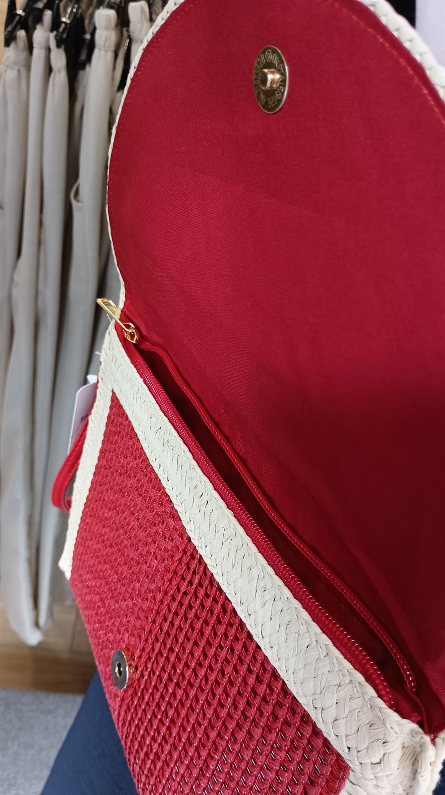 Bolso tipo sobre rojo - Imagen 3