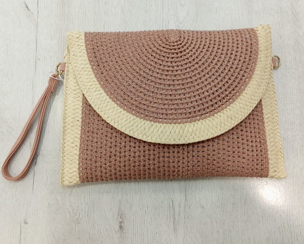 Bolso tipo sobre rosa - Imagen 1