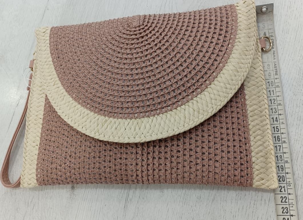 Bolso tipo sobre rosa - Imagen 4