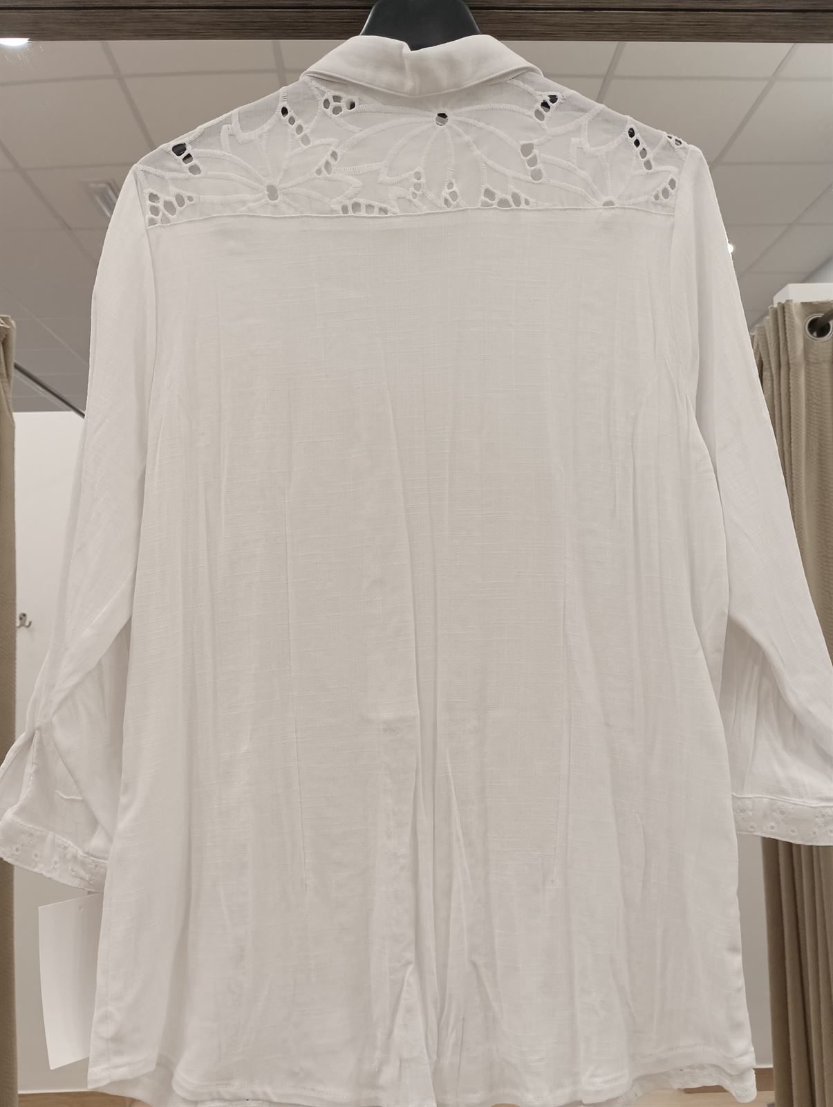 Camisa blanca bordada - Imagen 5