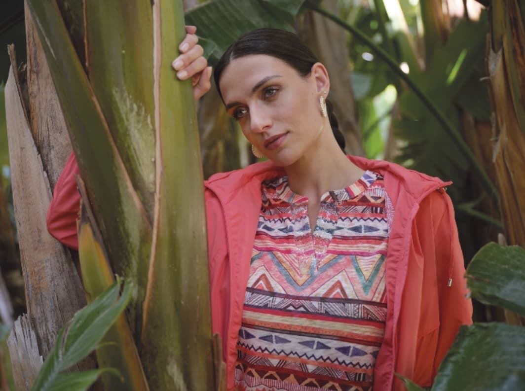Camiseta estampados geométricos naranjas - Imagen 1