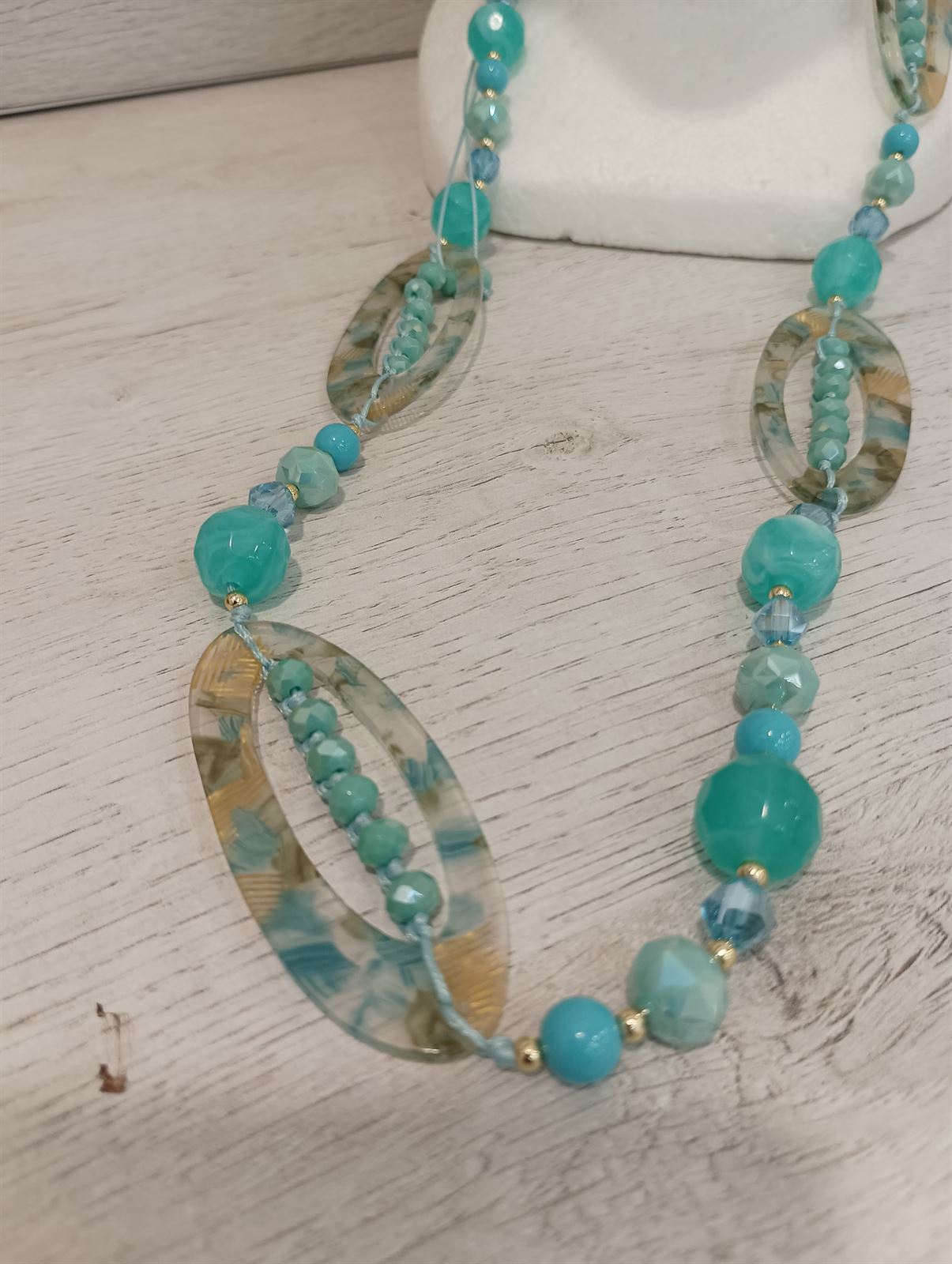 Collar largo bolas y detalles en verde agua - Imagen 2