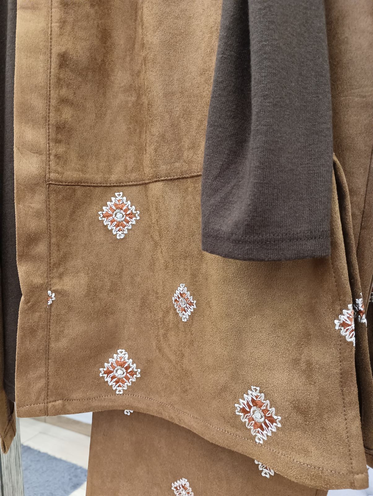 Conjunto chaleco y pantalón - Imagen 3