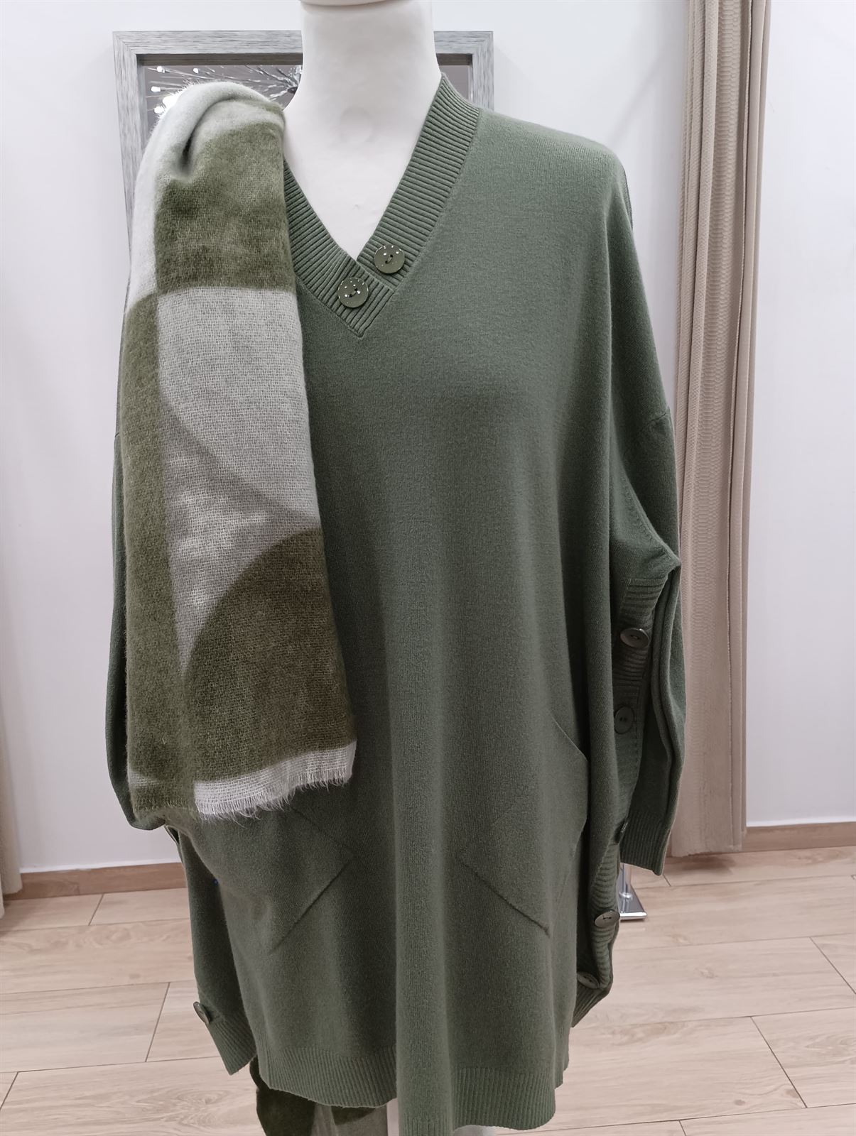 Jersey tipo capa moda curvy - Imagen 3