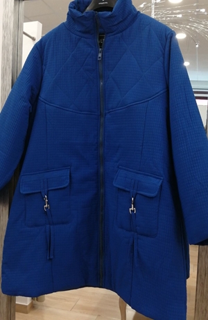 Parka larga azulón moda curvy - Imagen 2