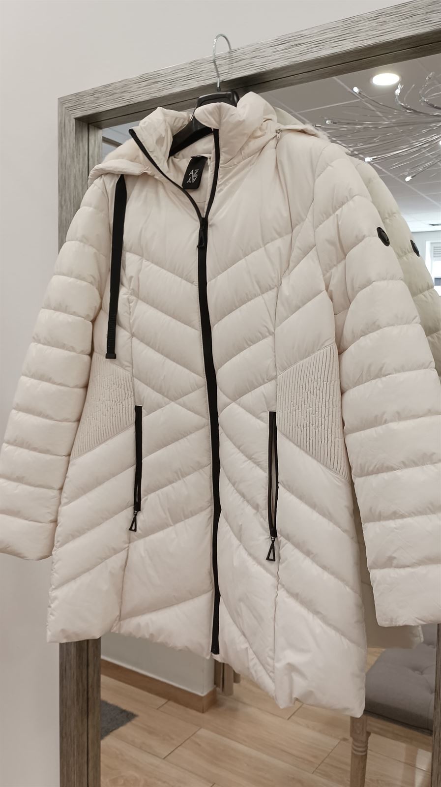 Parka larga blanca - Imagen 4