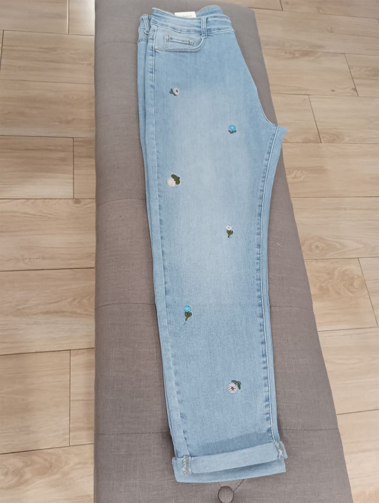 Vaquero flor bordada - Imagen 2