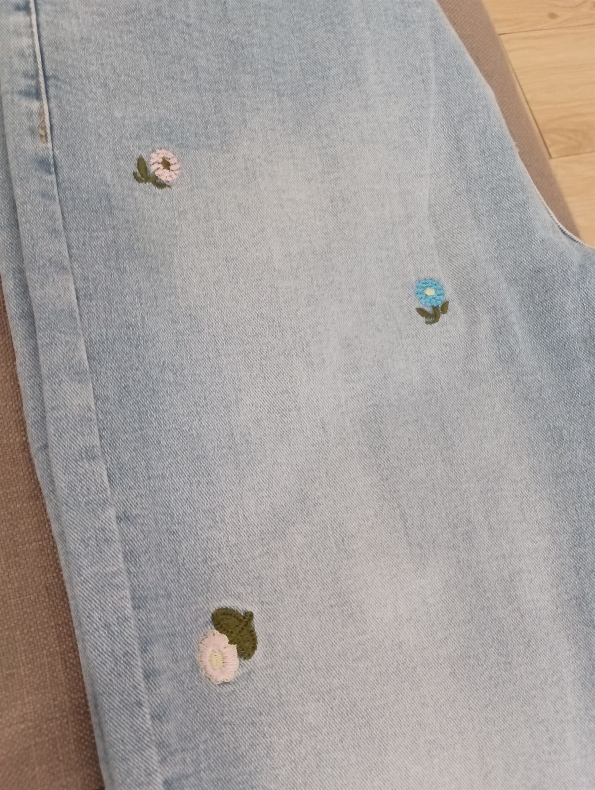 Vaquero flor bordada - Imagen 4