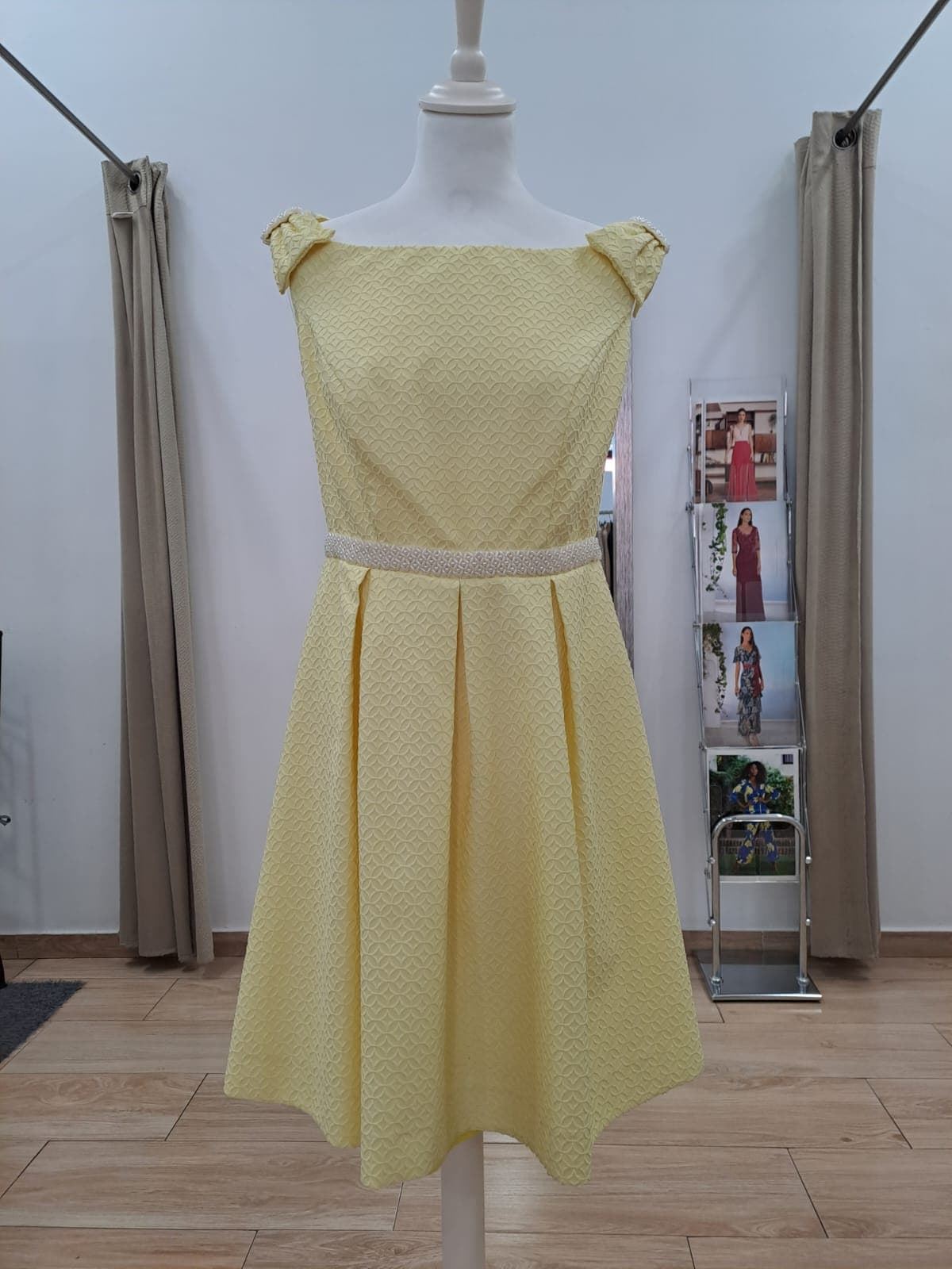 Vestido amarillo corto, Lisa - Imagen 1