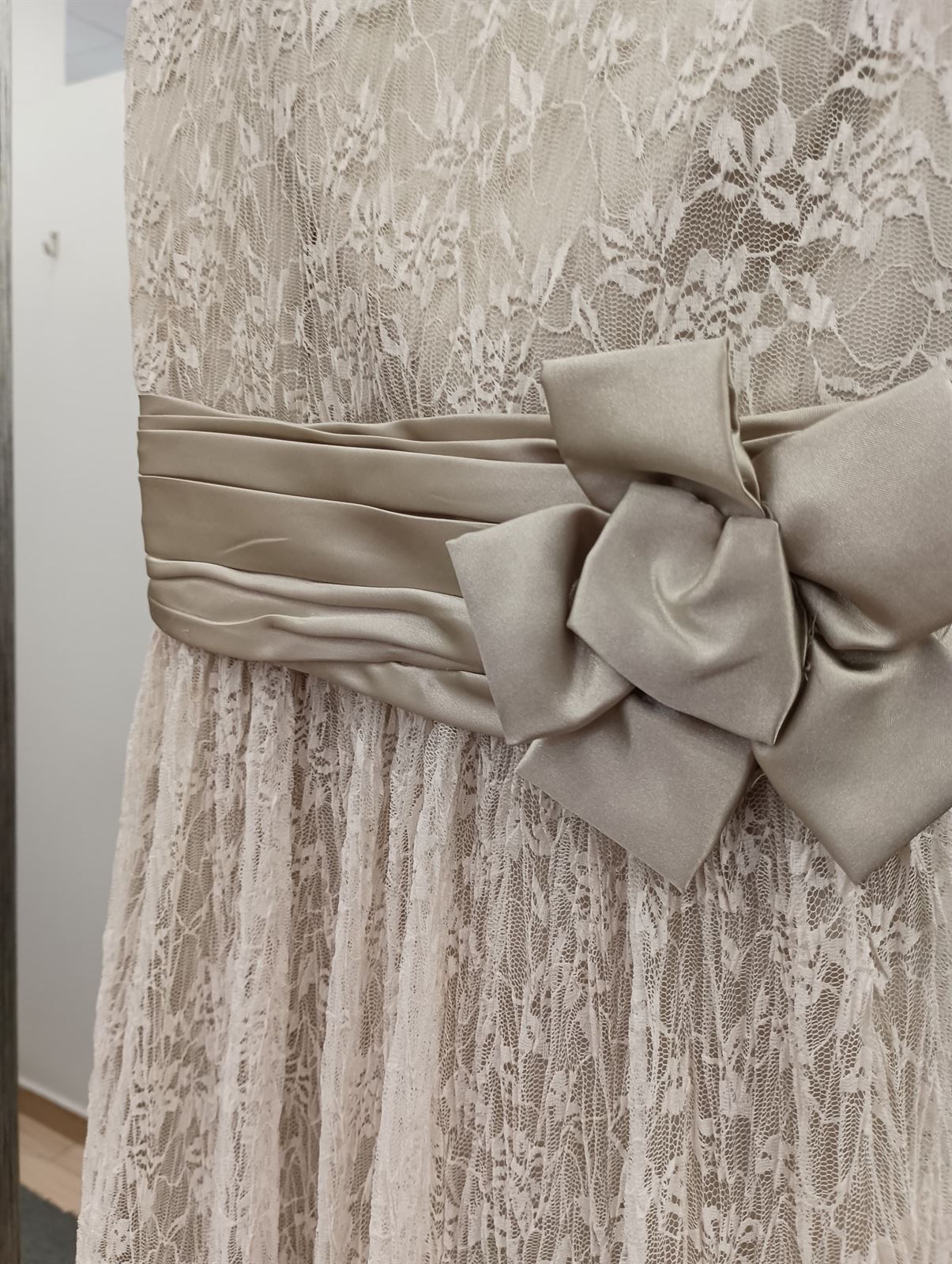 Vestido corto Iris de encaje - Imagen 3