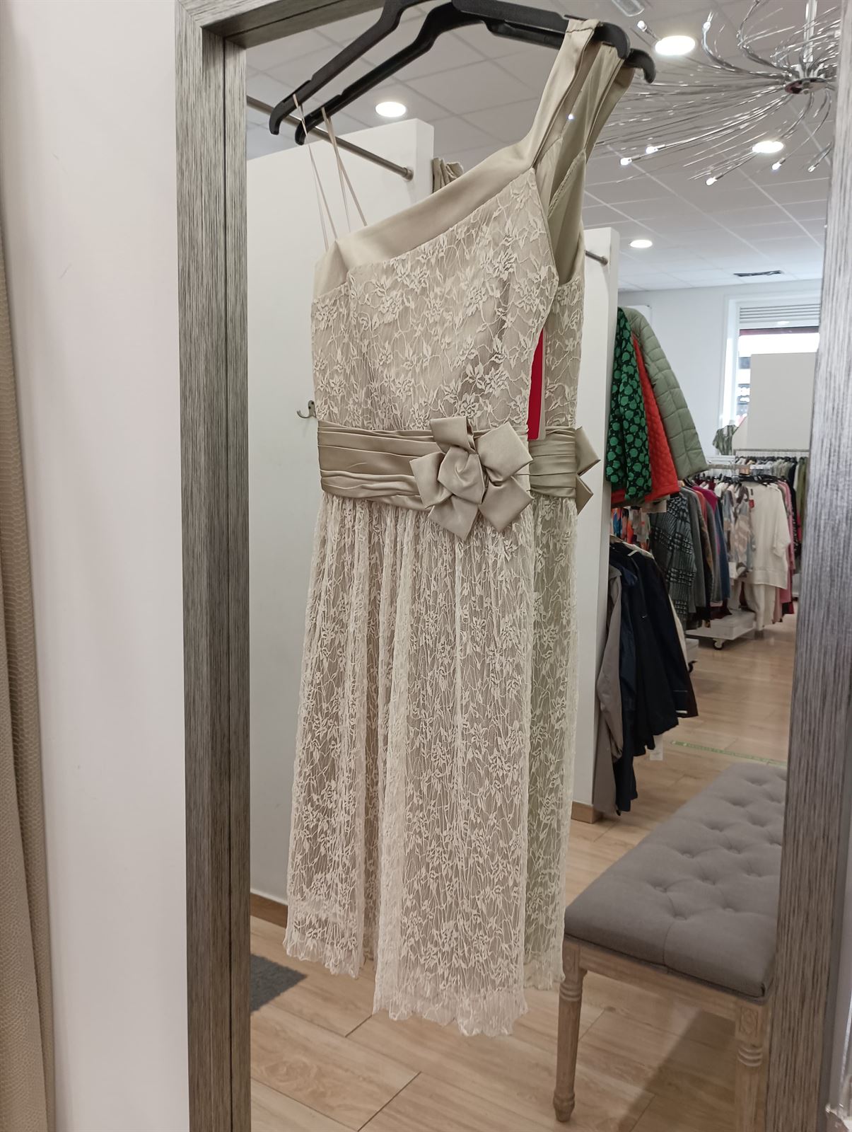 Vestido corto Iris de encaje - Imagen 5