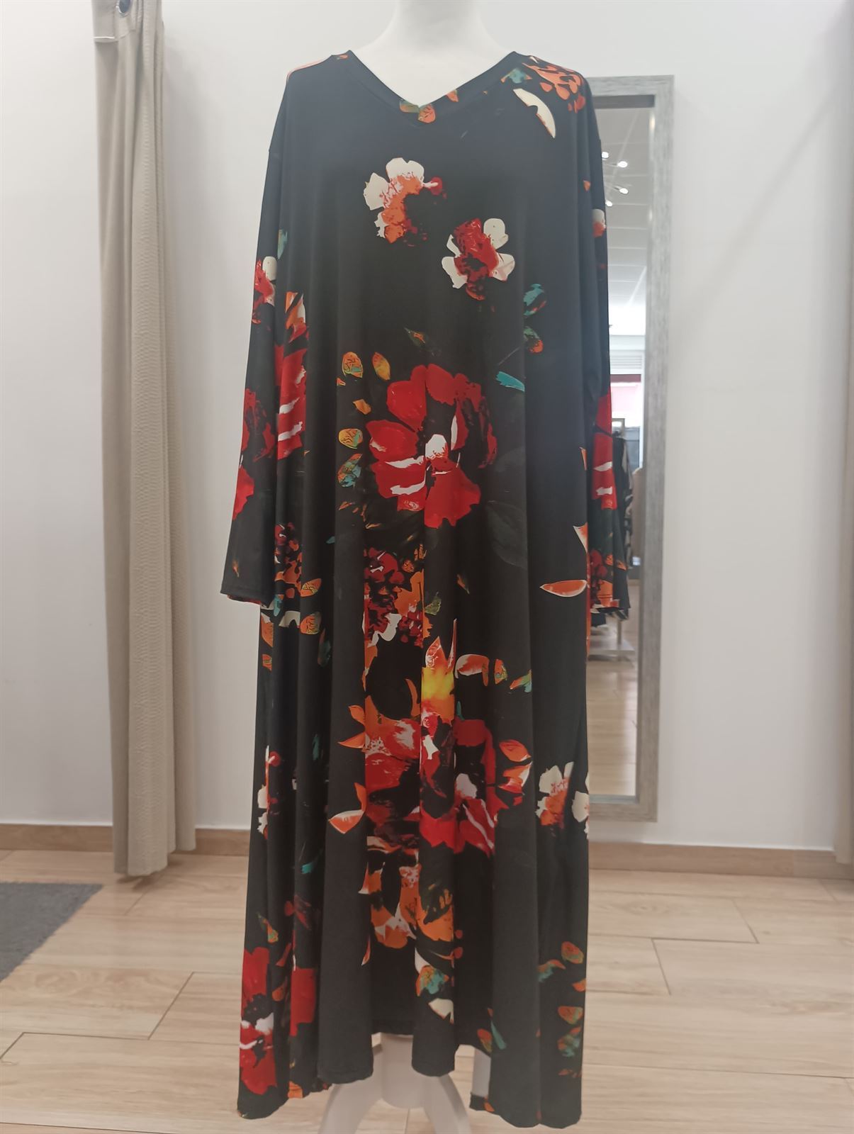 Vestido floral moda curvy - Imagen 1