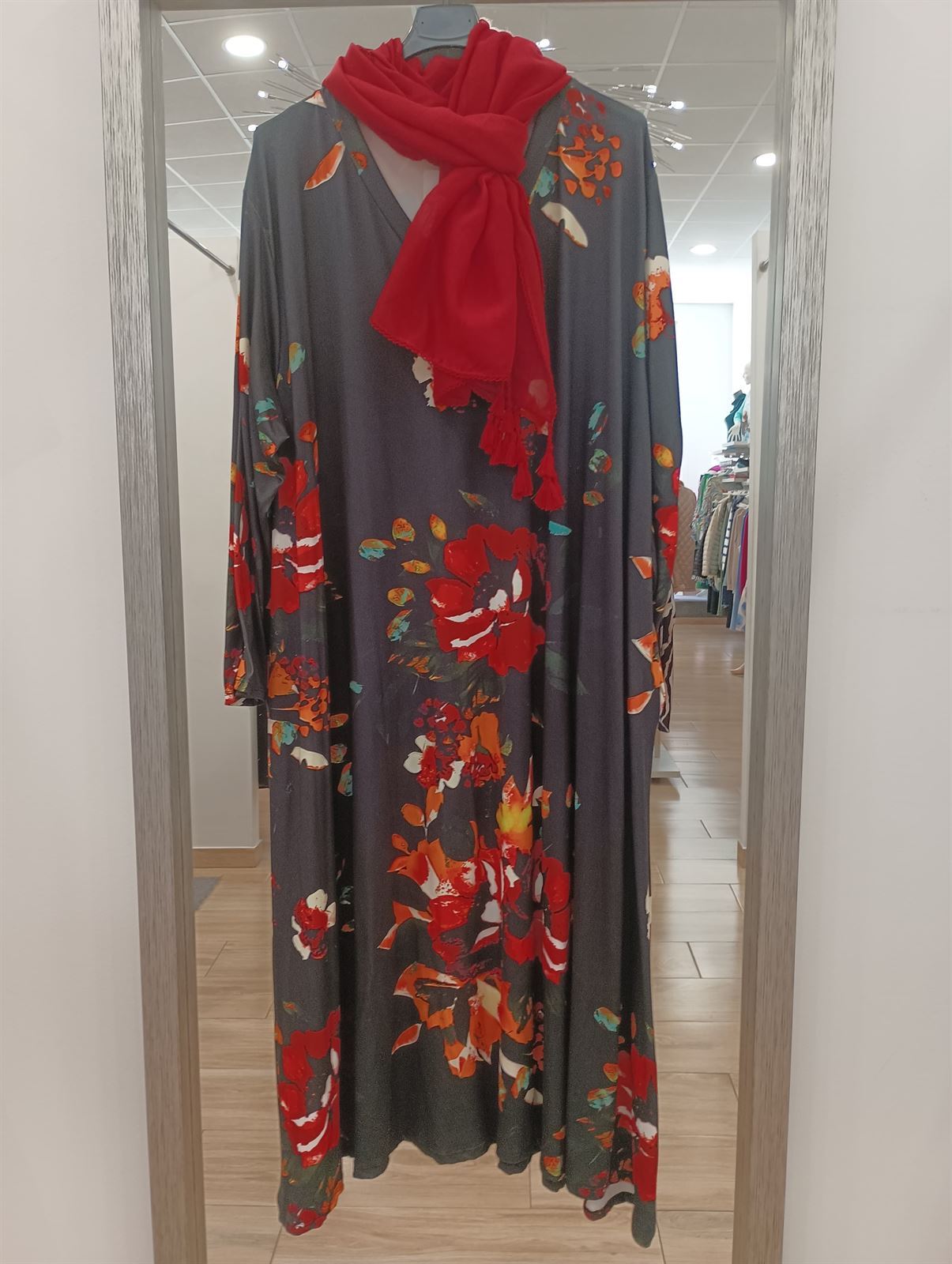 Vestido floral moda curvy - Imagen 3