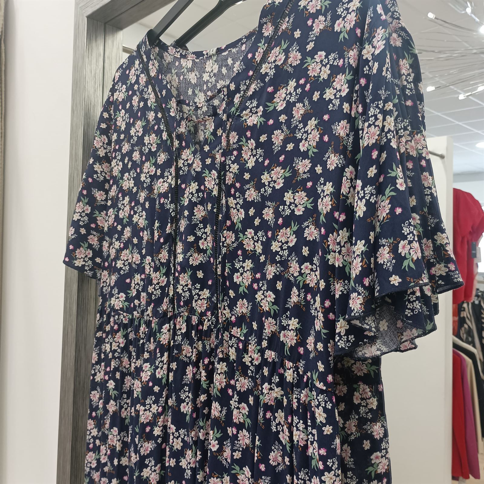 Vestido florecillas moda curvy - Imagen 3