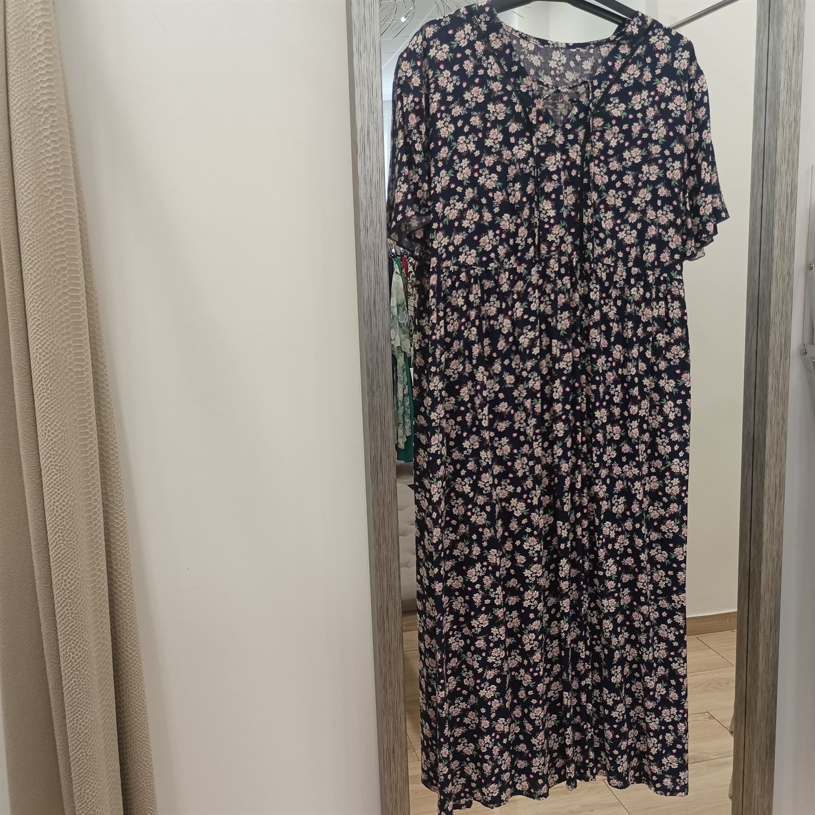 Vestido florecillas moda curvy - Imagen 4