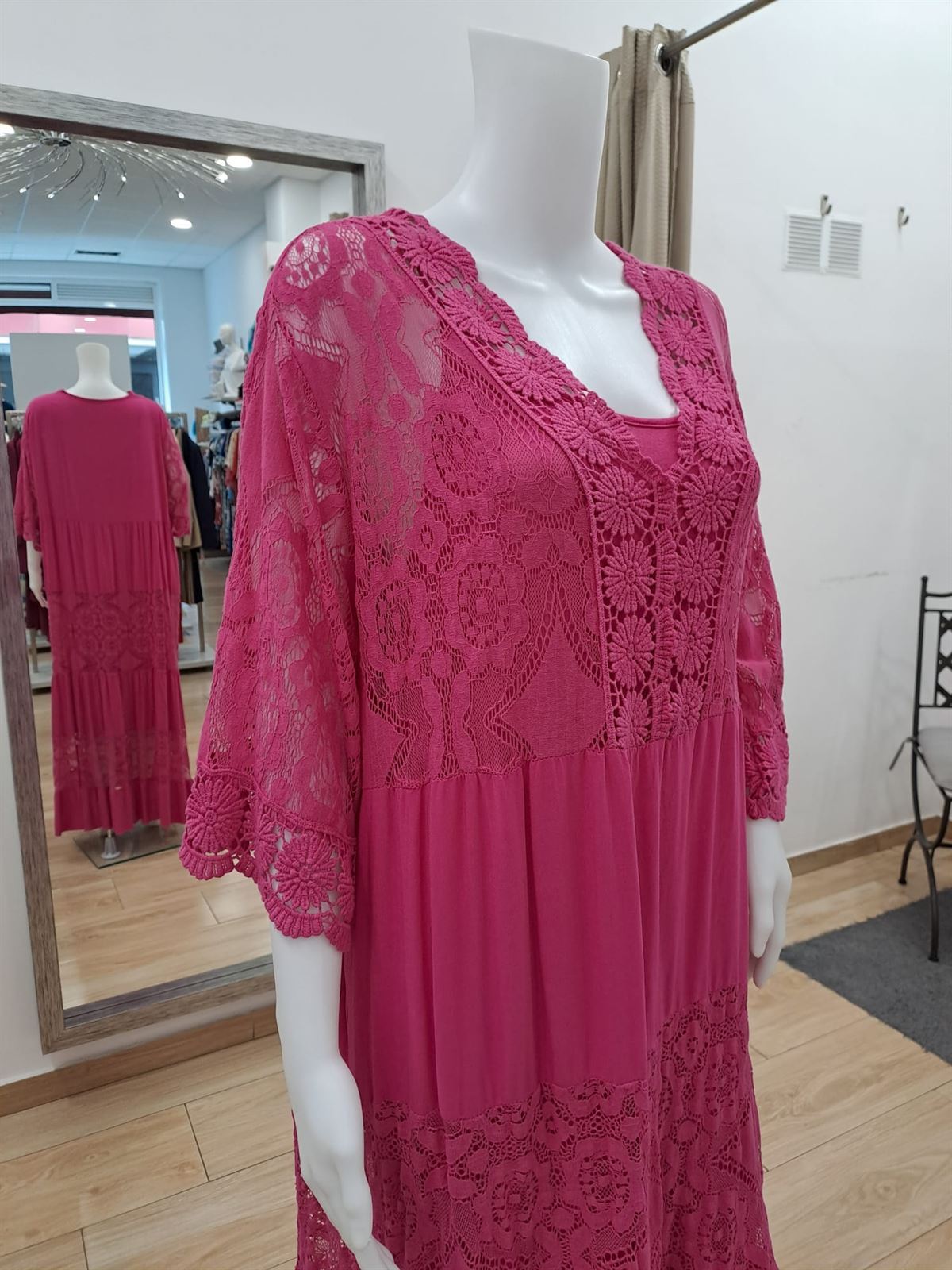 Vestido ibicenco fucsia moda curvy - Imagen 2