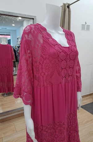 Vestido ibicenco fucsia moda curvy - Imagen 2