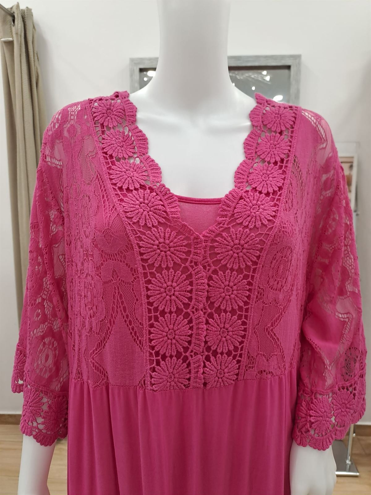 Vestido ibicenco fucsia moda curvy - Imagen 3