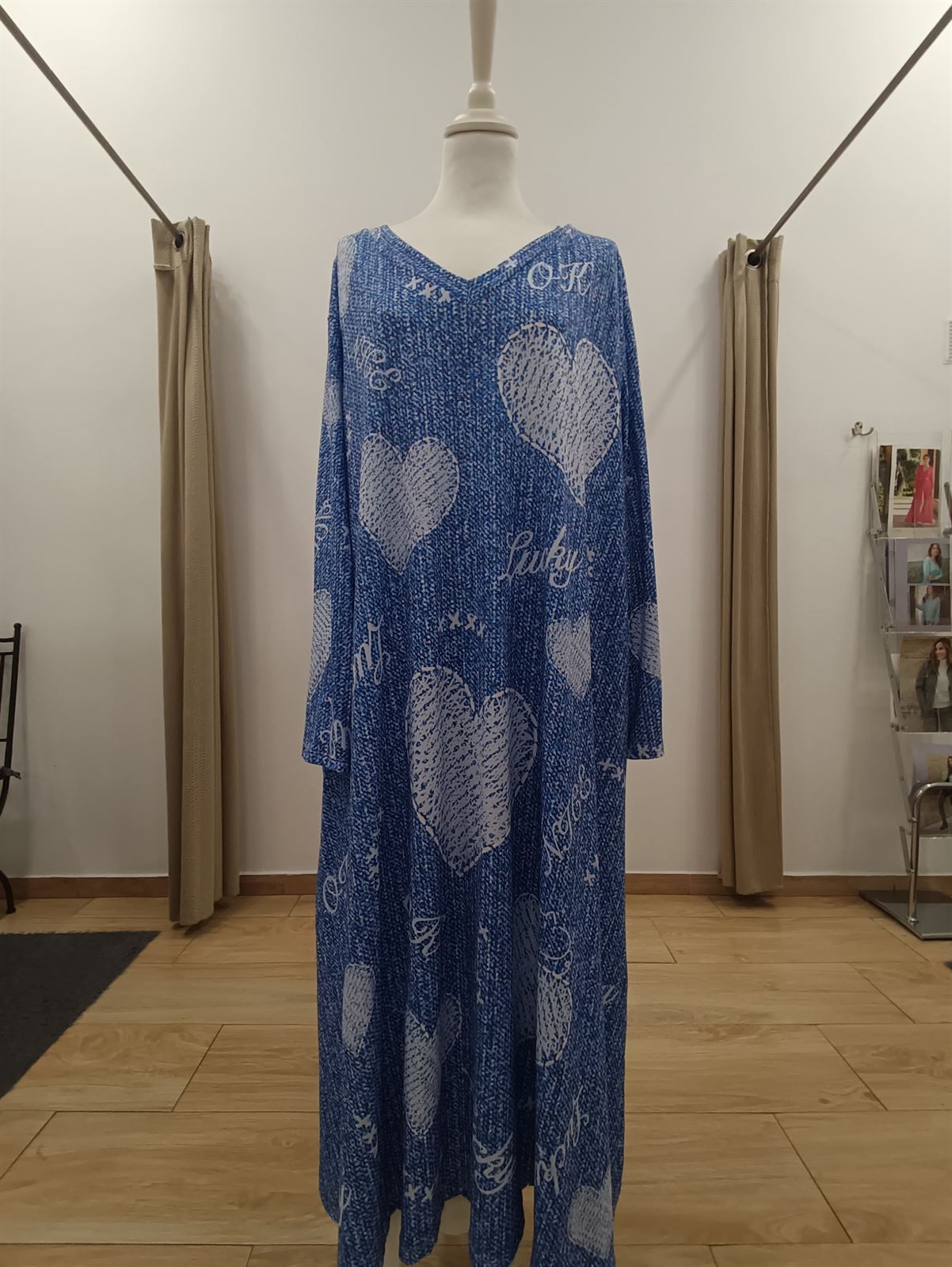 Vestido largo estampado corazones azul moda curvy - Imagen 1