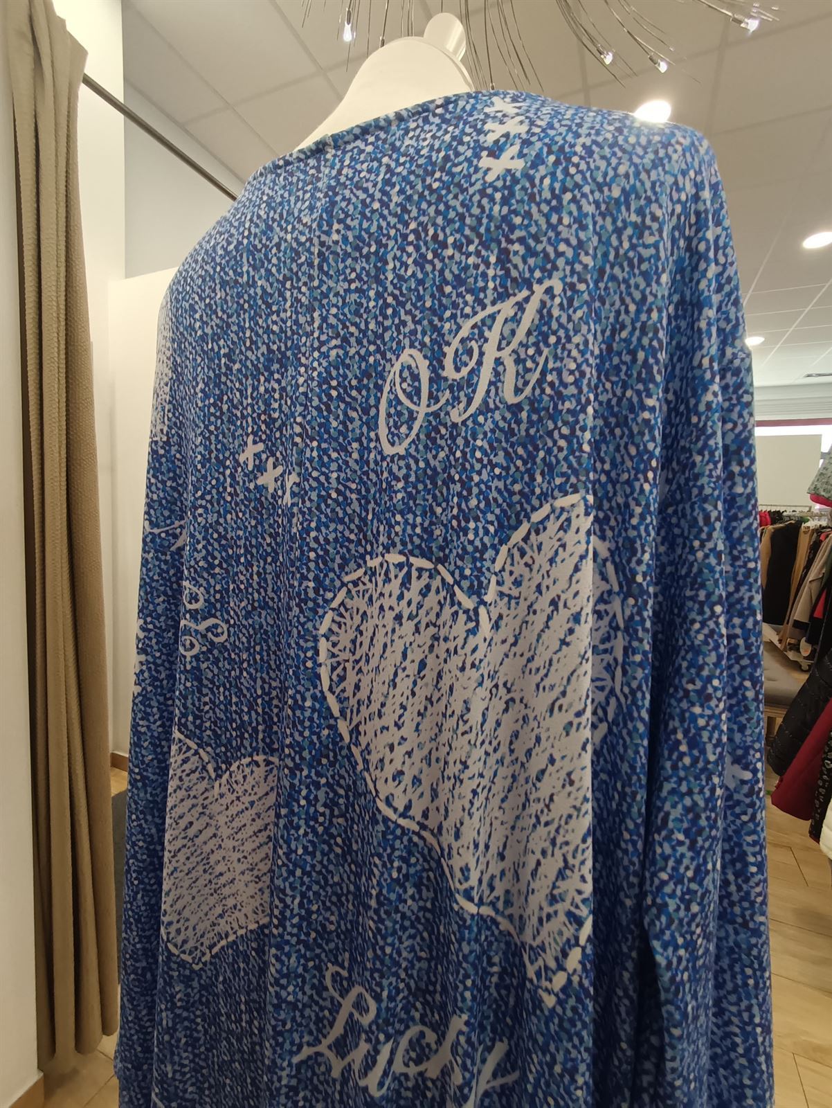 Vestido largo estampado corazones azul moda curvy - Imagen 3
