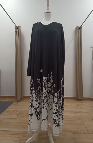 Vestido largo floral negro/blanco moda curvy - Imagen 1