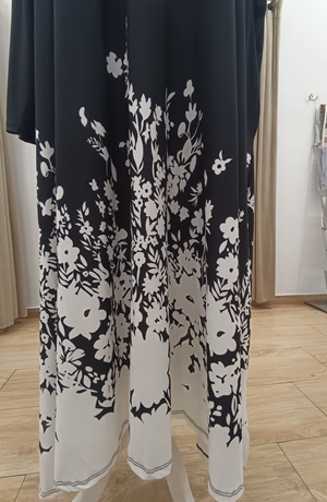 Vestido largo floral negro/blanco moda curvy - Imagen 2