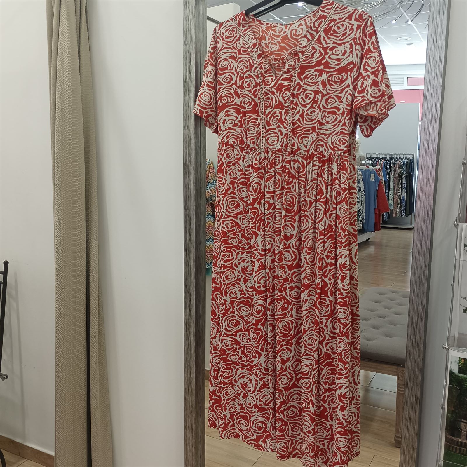Vestido largo moda curvy blanco/rojo - Imagen 3
