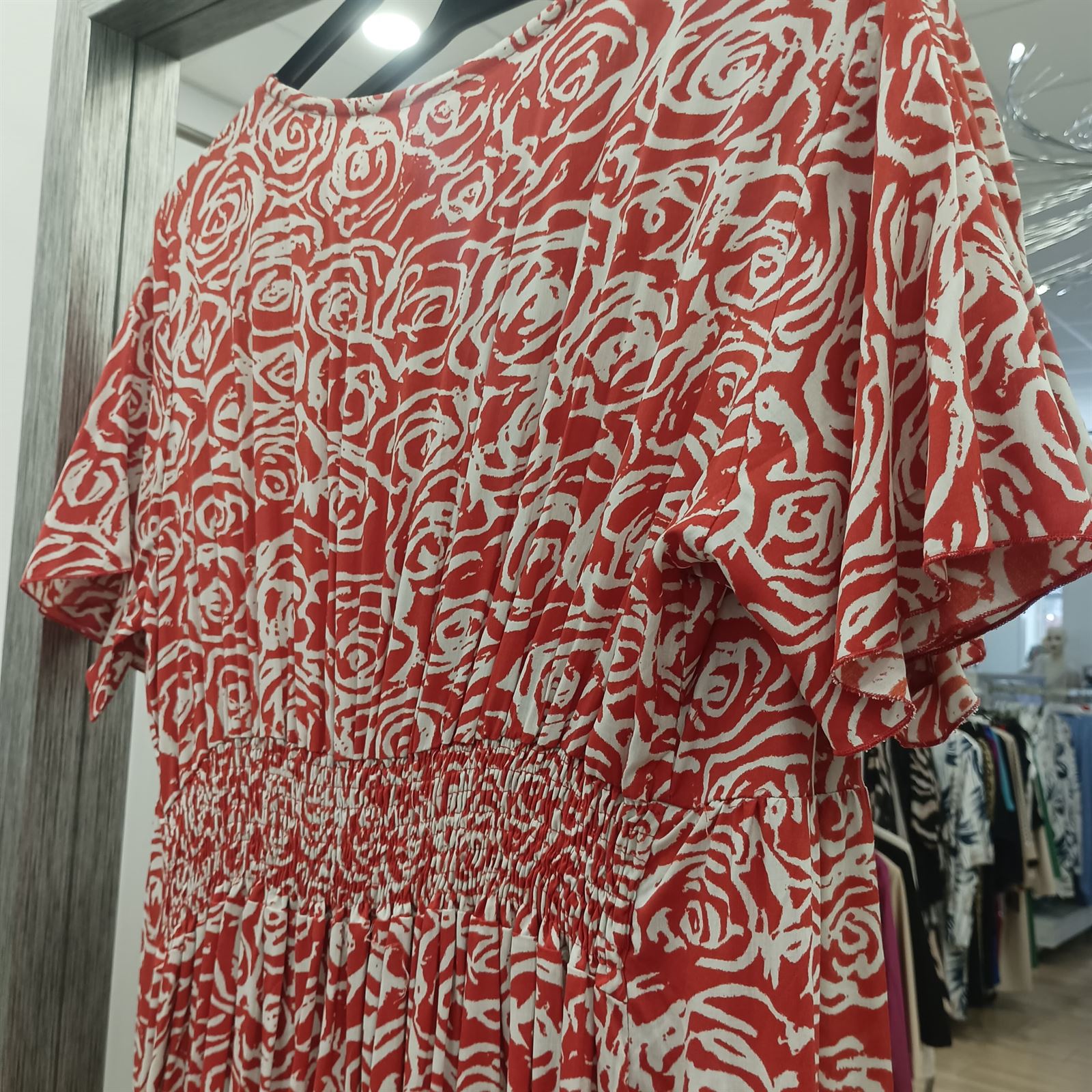 Vestido largo moda curvy blanco/rojo - Imagen 4