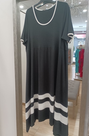 Vestido largo negro cinta blanca - Imagen 2