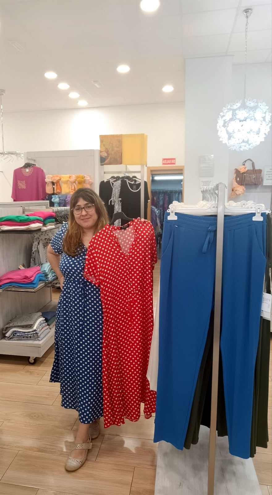 Vestido lunares rojo - Imagen 2