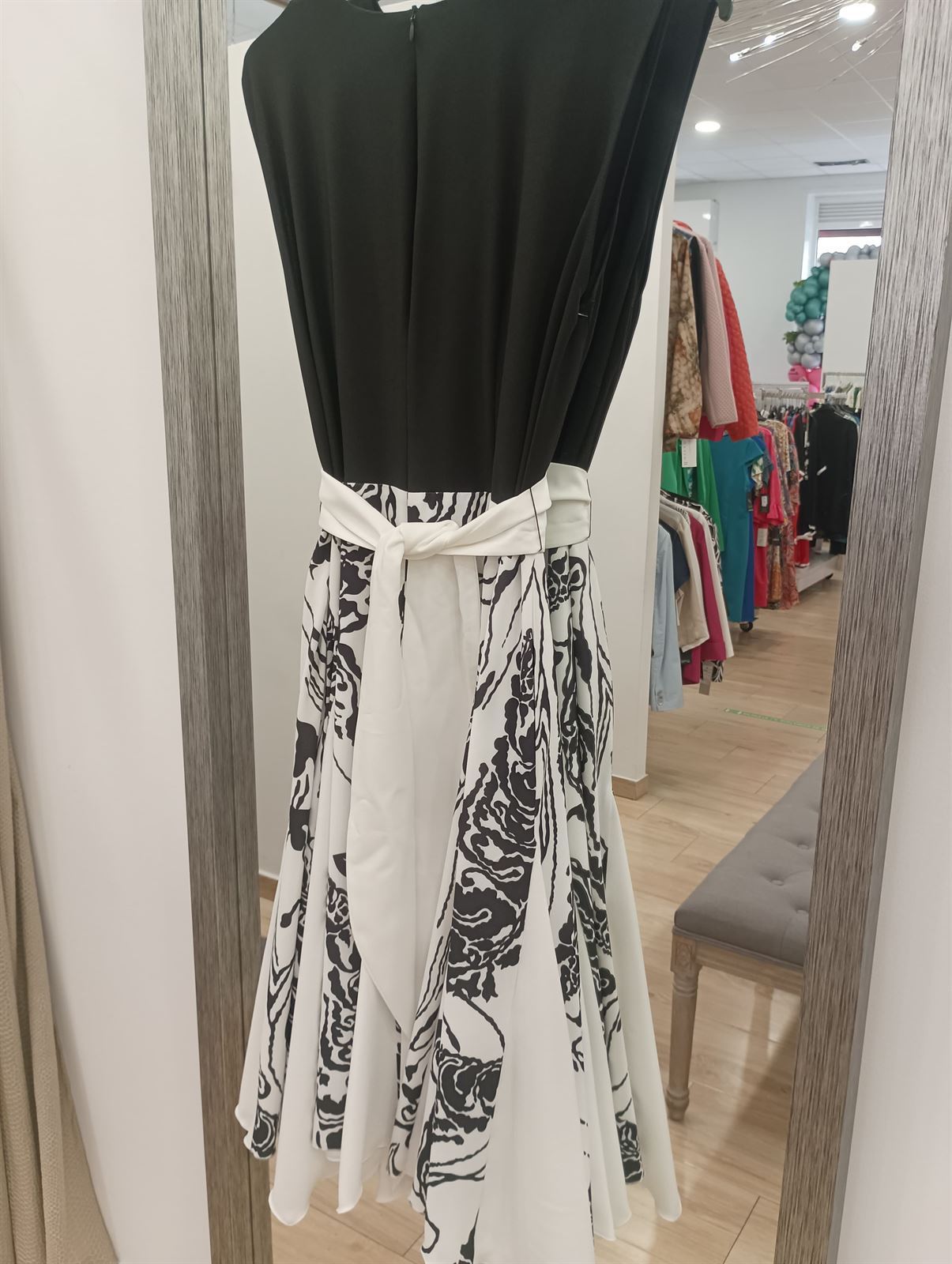 Vestido París moda curvy - Imagen 5