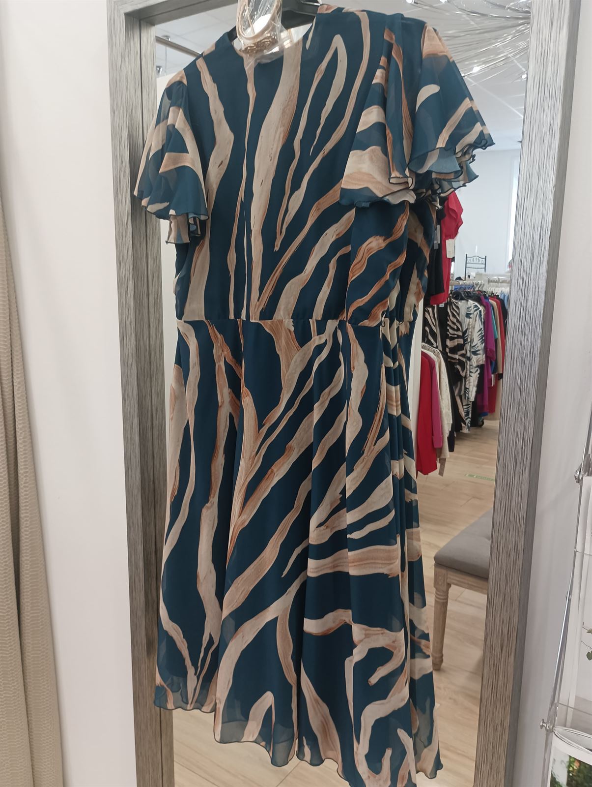 Vestido Thalía moda curvy - Imagen 3